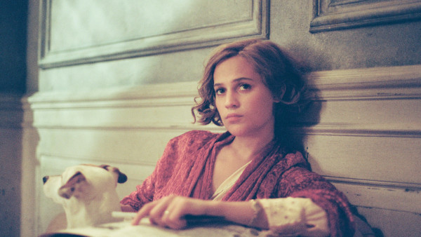 Alicia Vikander Regrets Her Best Role: Alicia Vikander Regrets Her Best Role: "Extremely Outdated"